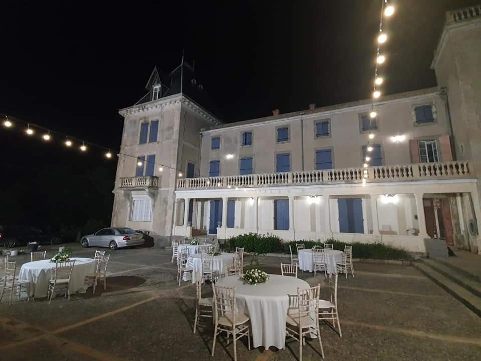 Mazet Du Chateau Joyeux De Violet Pépieux Exterior photo