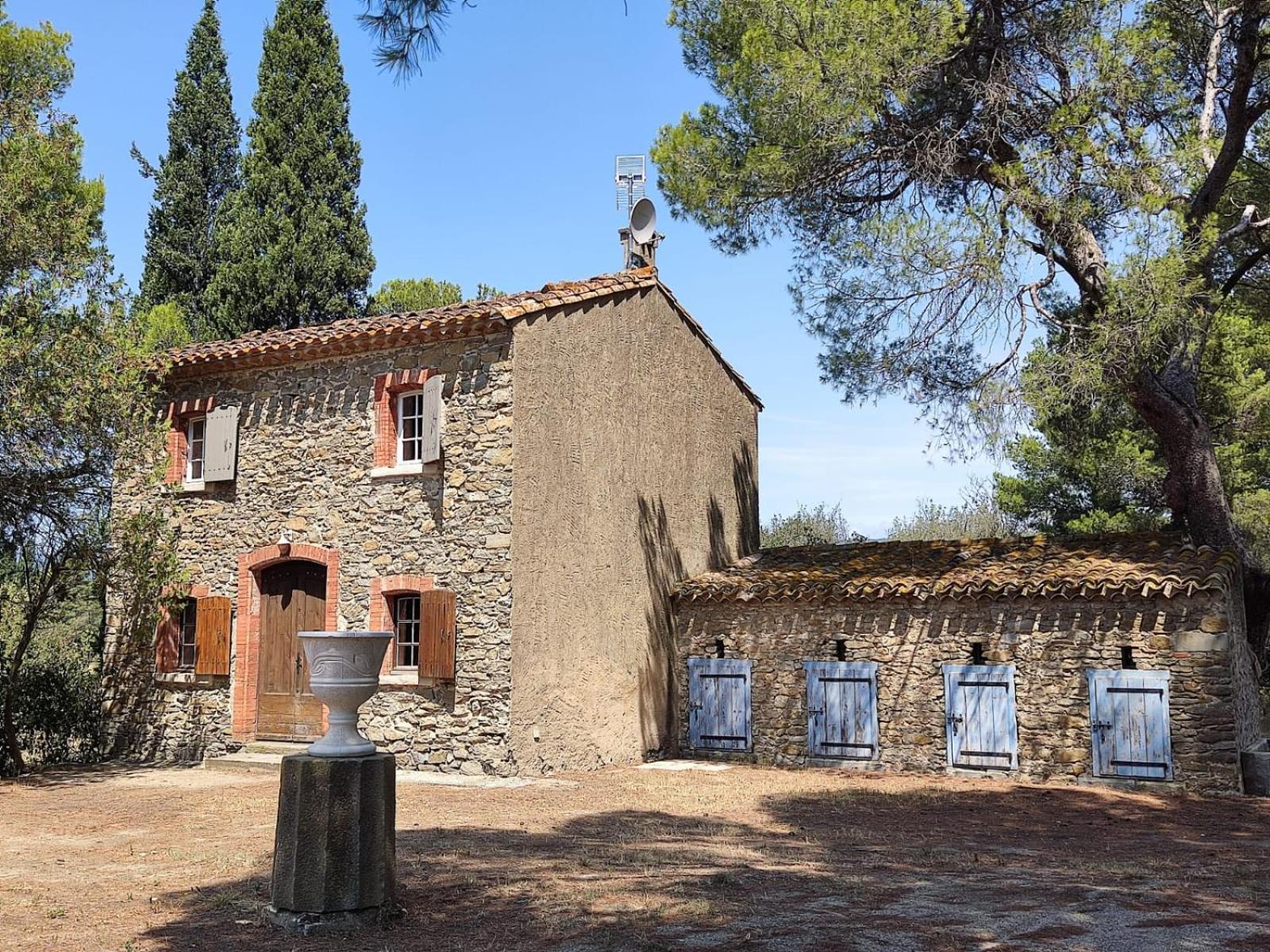 Mazet Du Chateau Joyeux De Violet Pépieux Exterior photo